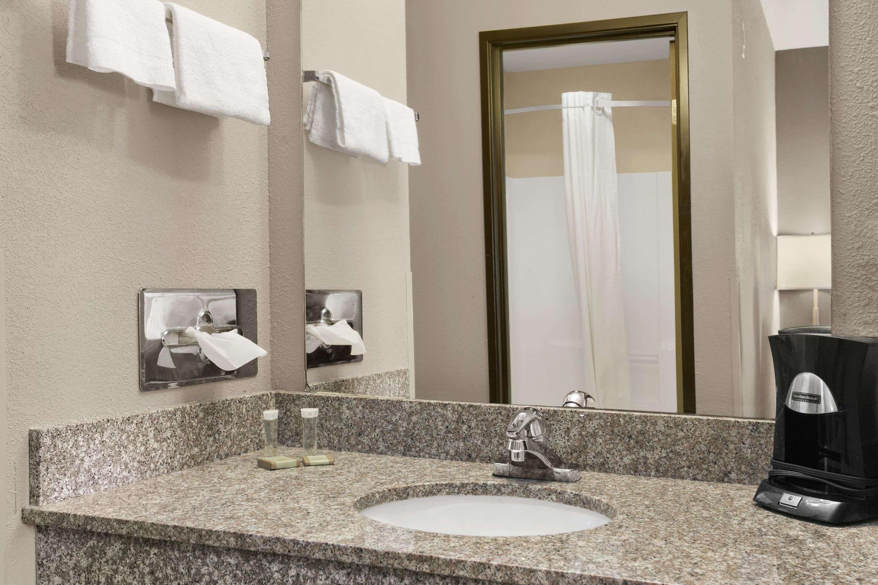 Super 8 By Wyndham Stafford/Springfield Area Μοτέλ Strafford Εξωτερικό φωτογραφία